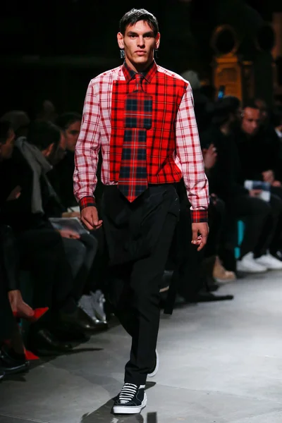 Look 10